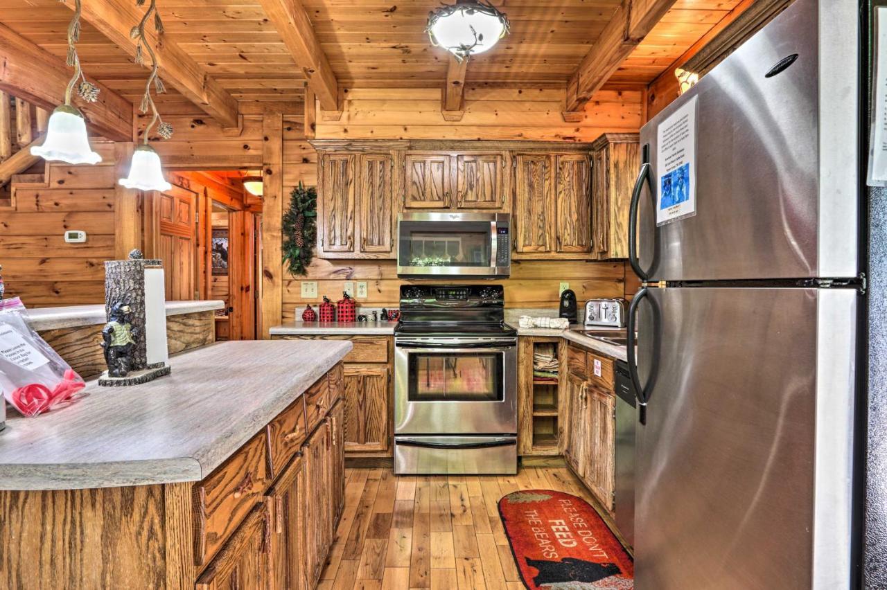 Pigeon Forge Getaway With Covered Patio And Hot Tub! Exterior photo
